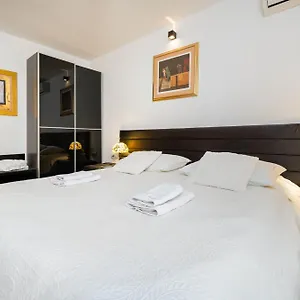 Theater Apartment Split